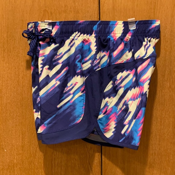 Under Armour Running Shorts - Picture 3 of 4